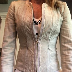 Elie Tahari Front zipper fitted jacket. Size 4